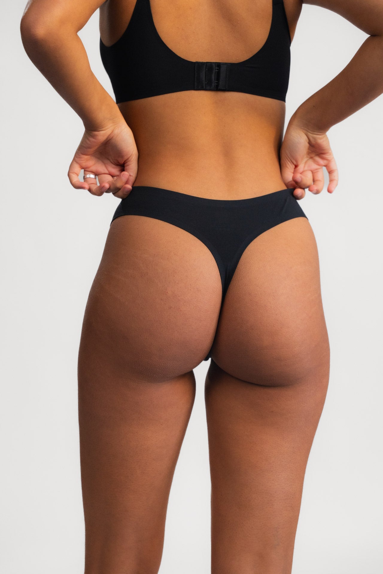 Tanga Seamless LUXE BLACK - 2 pezzi