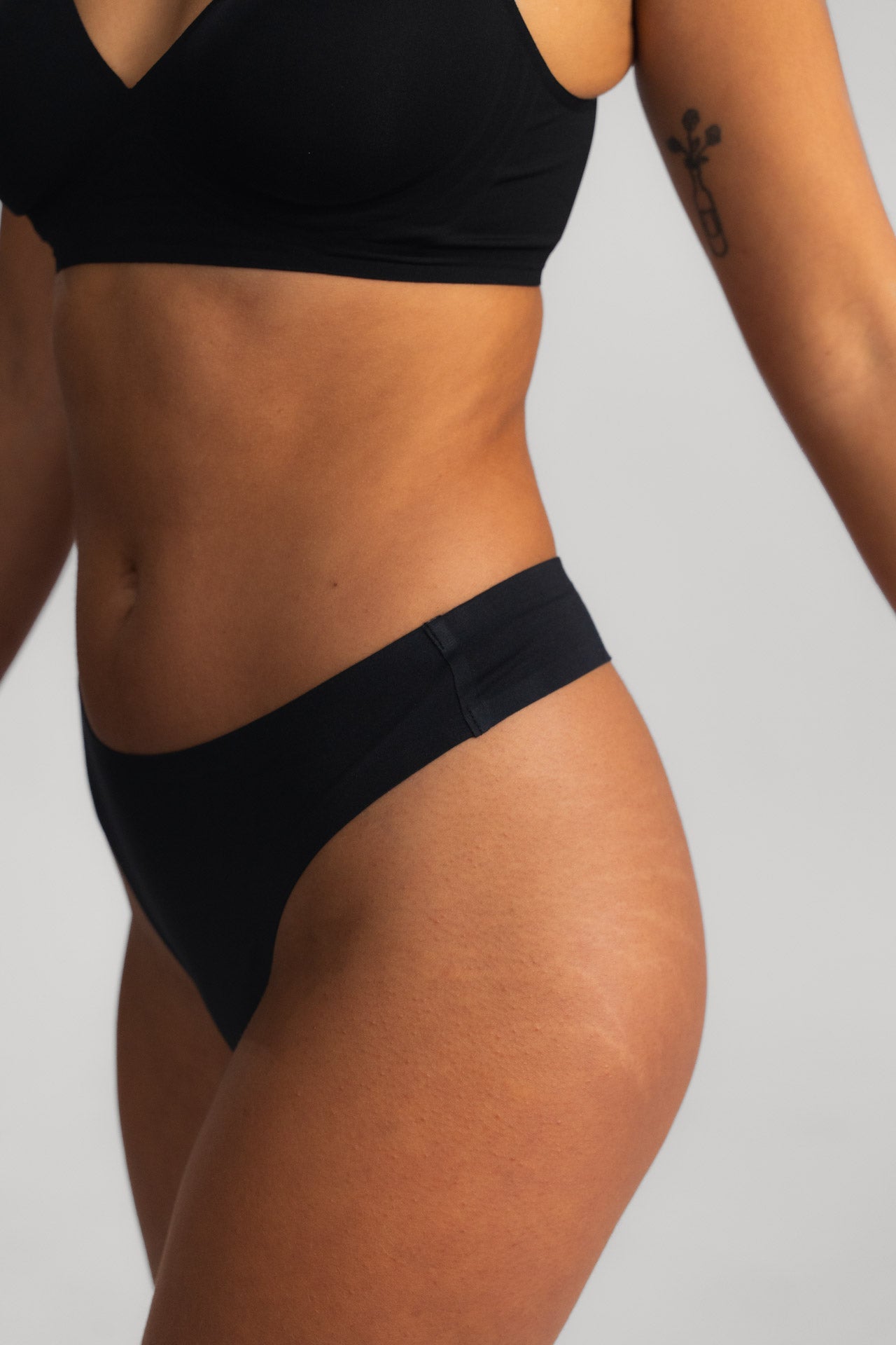 Tanga Seamless LUXE BLACK - 2 pezzi